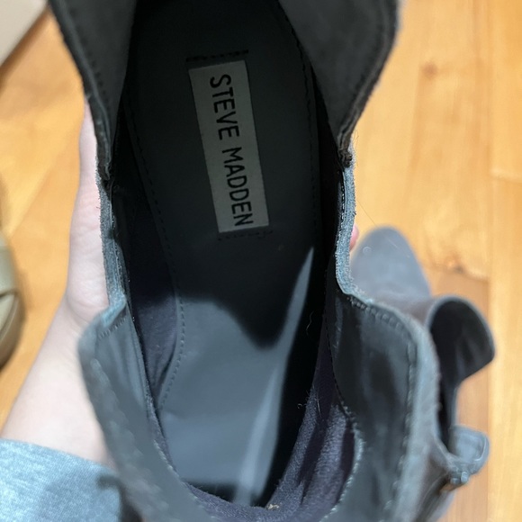 Steve Madden gray suede booties. Size 8.5 Excellent used condition. - Picture 5 of 6